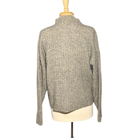 London Fog Women's Gray Wool Turtleneck Sweater Size Medium - Picture 4 of 5